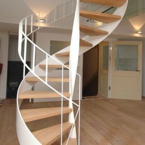 Kompakte Spindeltreppe mit Außenwange