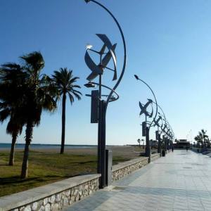 Biegeteile für die Leuchten an der Strandpromenade in Marbella