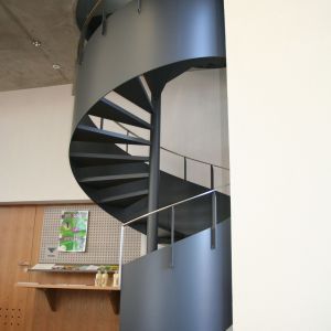 Spindeltreppe mit Geländerwange