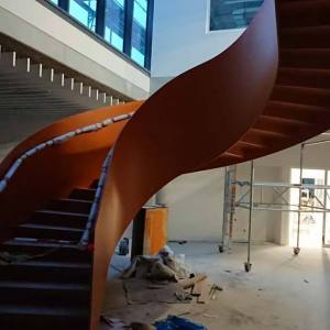 Hufeisenförmige Treppe