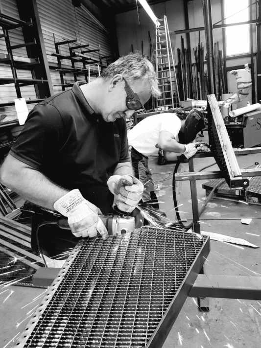 Metallbauer bei der Arbeit